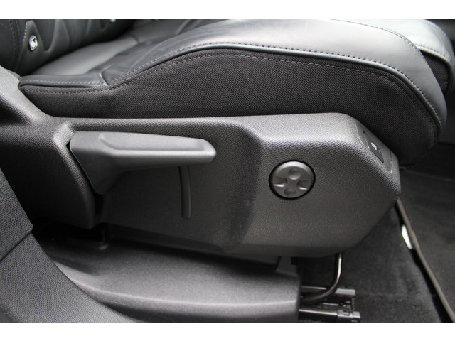 Peugeot 3008 1.6 HYbrid4 300 GT | Trekhaak | Focal | Camera | Leder | Navigatie | Adaptieve cruise