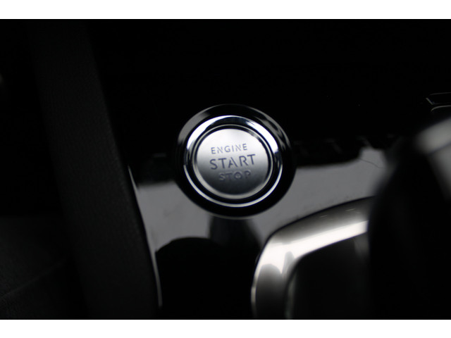 Peugeot 3008 1.6 HYbrid4 300 GT | Trekhaak | Focal | Camera | Leder | Navigatie | Adaptieve cruise