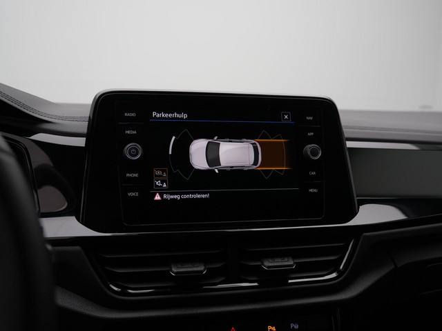 Volkswagen T-Roc 1.5 TSI 150 pk DSG R-Line | IQ Light | Parkeersensoren voor achter | Adaptive Cruise | Carplay