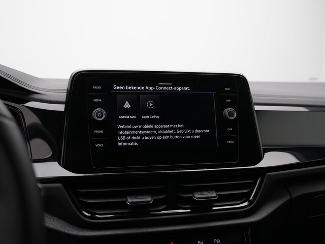 Volkswagen T-Roc 1.5 TSI 150 pk DSG R-Line | IQ Light | Parkeersensoren voor achter | Adaptive Cruise | Carplay