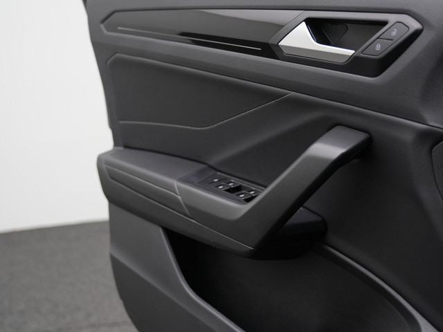 Volkswagen T-Roc 1.5 TSI 150 pk DSG R-Line | IQ Light | Parkeersensoren voor achter | Adaptive Cruise | Carplay