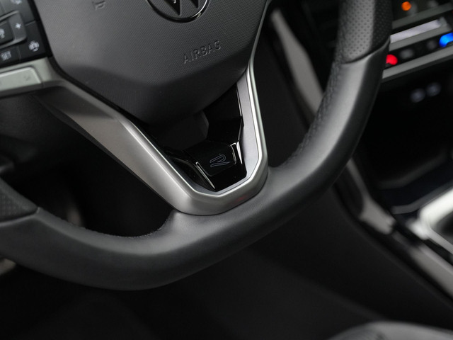 Volkswagen T-Roc 1.5 TSI 150 pk DSG R-Line | IQ Light | Parkeersensoren voor achter | Adaptive Cruise | Carplay