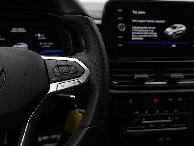 Volkswagen T-Roc 1.5 TSI 150 pk DSG R-Line | IQ Light | Parkeersensoren voor achter | Adaptive Cruise | Carplay