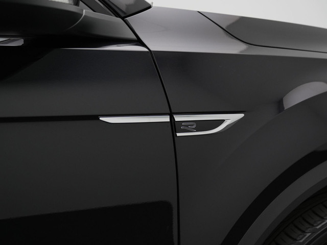 Volkswagen T-Roc 1.5 TSI 150 pk DSG R-Line | IQ Light | Parkeersensoren voor achter | Adaptive Cruise | Carplay