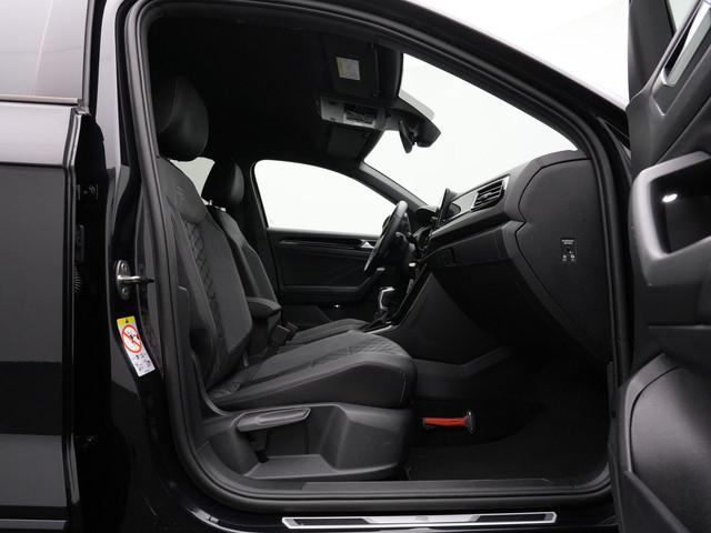 Volkswagen T-Roc 1.5 TSI 150 pk DSG R-Line | IQ Light | Parkeersensoren voor achter | Adaptive Cruise | Carplay