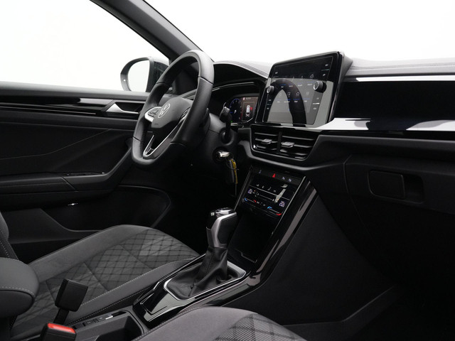 Volkswagen T-Roc 1.5 TSI 150 pk DSG R-Line | IQ Light | Parkeersensoren voor achter | Adaptive Cruise | Carplay