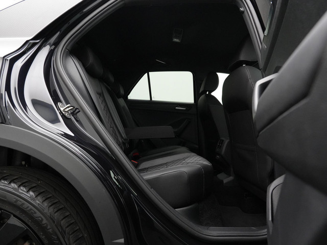 Volkswagen T-Roc 1.5 TSI 150 pk DSG R-Line | IQ Light | Parkeersensoren voor achter | Adaptive Cruise | Carplay