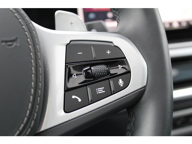 BMW X5 xDrive50e M-Sport | Panoramadak | Luchtvering | Harman Kardon | Iconic Glow | Trekhaak