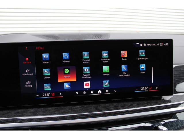 BMW X5 xDrive50e M-Sport | Panoramadak | Luchtvering | Harman Kardon | Iconic Glow | Trekhaak