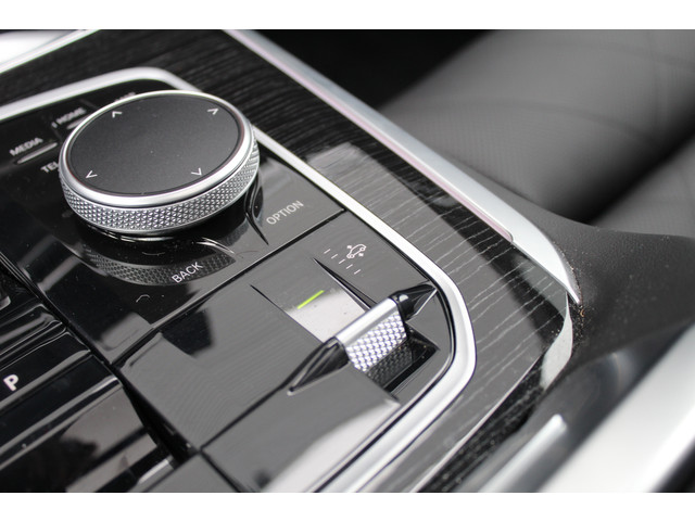 BMW X5 xDrive50e M-Sport | Panoramadak | Luchtvering | Harman Kardon | Iconic Glow | Trekhaak