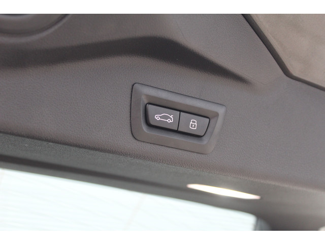 BMW X5 xDrive50e M-Sport | Panoramadak | Luchtvering | Harman Kardon | Iconic Glow | Trekhaak