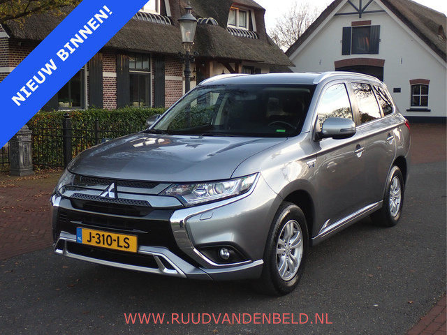 mitsubishi-outlander-2.4-phev-pure-keyless-trekhaak-camera-carplay