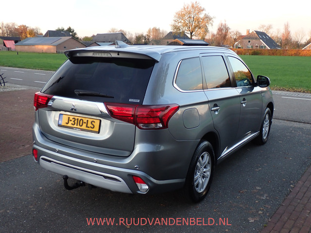 Mitsubishi Outlander 2.4 PHEV Pure KEYLESS TREKHAAK CAMERA CARPLAY