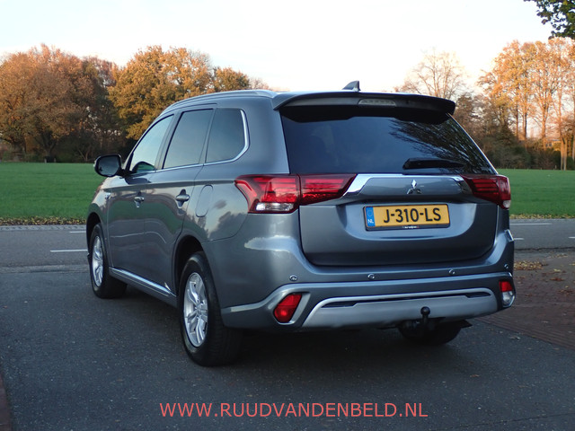 Mitsubishi Outlander 2.4 PHEV Pure KEYLESS TREKHAAK CAMERA CARPLAY