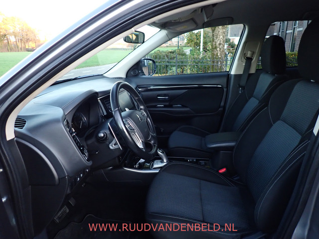 Mitsubishi Outlander 2.4 PHEV Pure KEYLESS TREKHAAK CAMERA CARPLAY