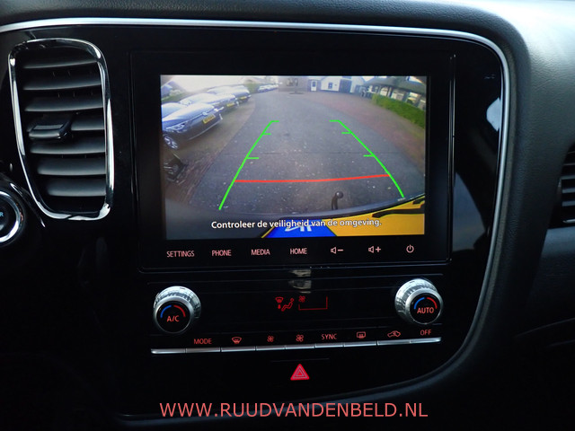 Mitsubishi Outlander 2.4 PHEV Pure KEYLESS TREKHAAK CAMERA CARPLAY