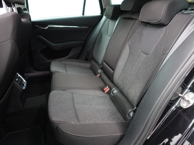 Skoda Octavia Combi 1.0 e-TSI Business Edition Plus Aut- Dynamic Select, Camera, Lane Assist, Sfeerverlichting, CarPlay, Android Auto, Stoelve