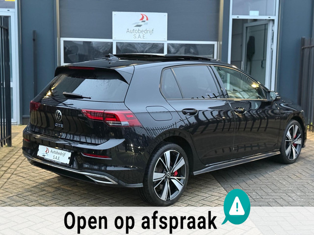 Volkswagen Golf 1.4 eHybrid GTE 245 pk IQ LIGHT PANO SFEER CARPLAY !