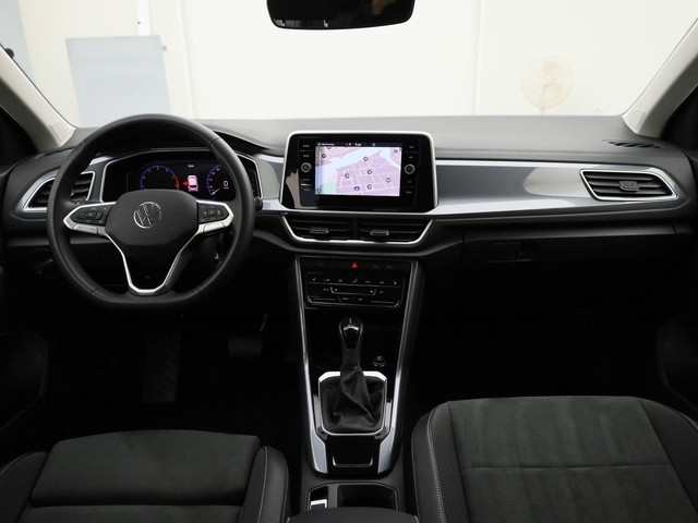 Volkswagen T-Roc 1.5TSI 150PK Style DSG · Navigatie · Trekhaak · Apple Android carplay · Clima · Stoelverwarming & massage · Garantie tot decembe