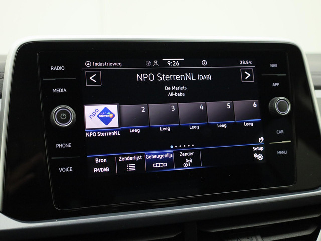 Volkswagen T-Roc 1.5TSI 150PK Style DSG · Navigatie · Trekhaak · Apple Android carplay · Clima · Stoelverwarming & massage · Garantie tot decembe