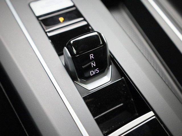 Volkswagen Golf Variant 1.0eTSI 110PK Life DSG · Navigatie · Trekhaak · Apple Android Car Play ·Garantie t m 06-05-2027 of 100.000km