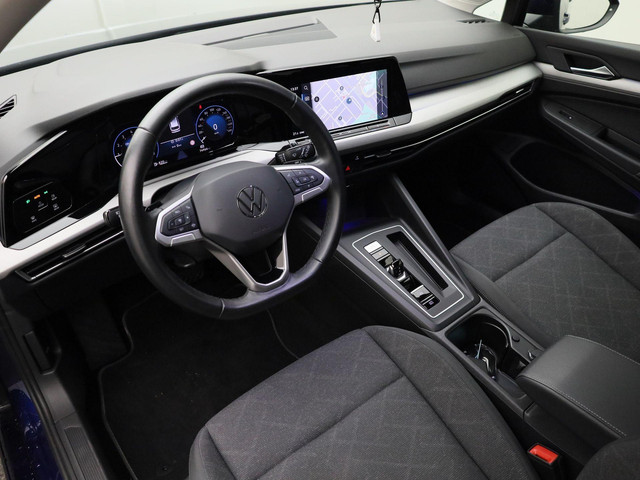 Volkswagen Golf Variant 1.0eTSI 110PK Life DSG · Navigatie · Trekhaak · Apple Android Car Play ·Garantie t m 06-05-2027 of 100.000km