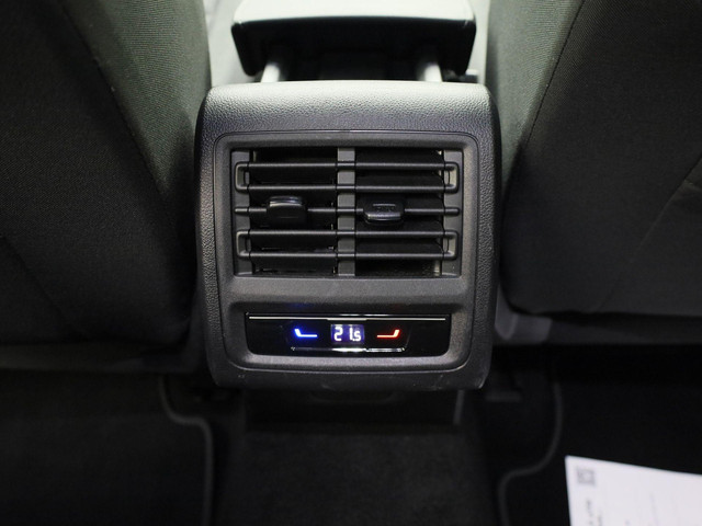 Volkswagen Golf Variant 1.0eTSI 110PK Life DSG · Navigatie · Trekhaak · Apple Android Car Play ·Garantie t m 06-05-2027 of 100.000km