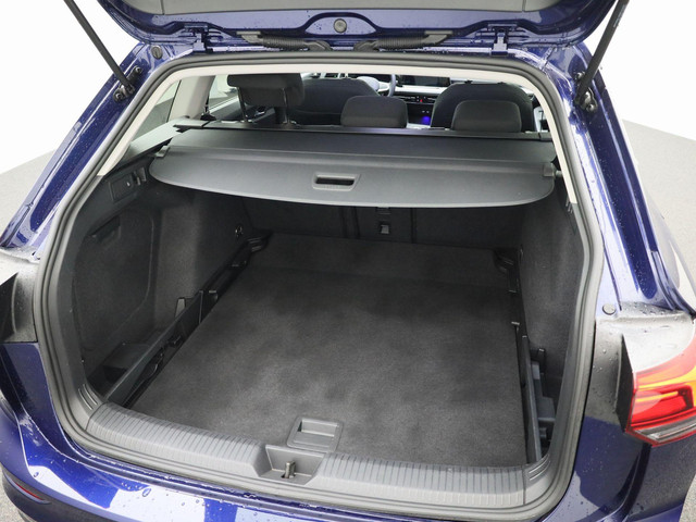 Volkswagen Golf Variant 1.0eTSI 110PK Life DSG · Navigatie · Trekhaak · Apple Android Car Play ·Garantie t m 06-05-2027 of 100.000km