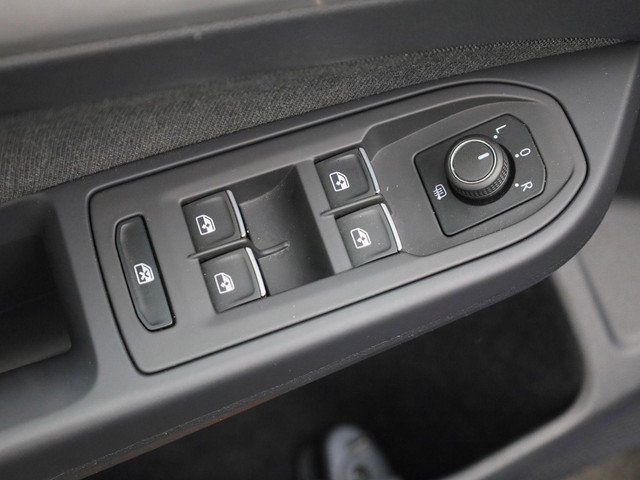 Volkswagen Golf Variant 1.0eTSI 110PK Life DSG · Navigatie · Trekhaak · Apple Android Car Play ·Garantie t m 06-05-2027 of 100.000km