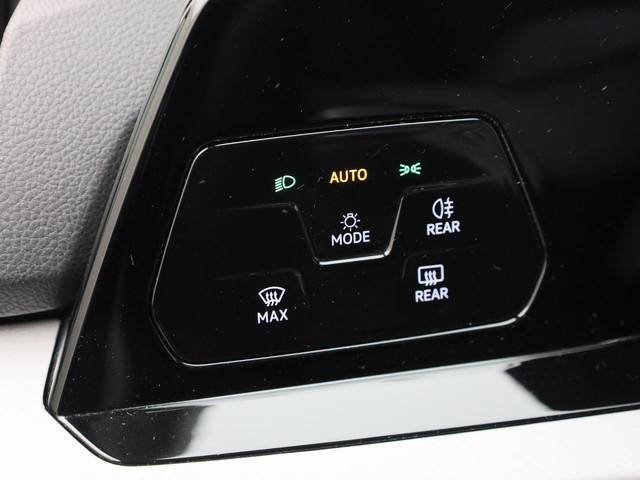 Volkswagen Golf Variant 1.0eTSI 110PK Life DSG · Navigatie · Trekhaak · Apple Android Car Play ·Garantie t m 06-05-2027 of 100.000km