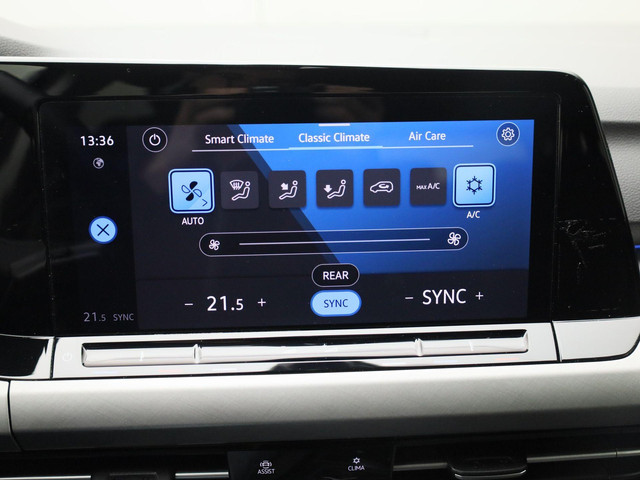 Volkswagen Golf Variant 1.0eTSI 110PK Life DSG · Navigatie · Trekhaak · Apple Android Car Play ·Garantie t m 06-05-2027 of 100.000km