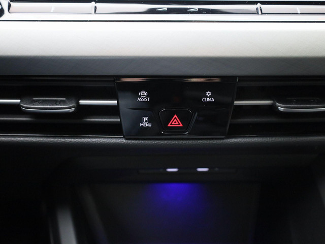 Volkswagen Golf Variant 1.0eTSI 110PK Life DSG · Navigatie · Trekhaak · Apple Android Car Play ·Garantie t m 06-05-2027 of 100.000km