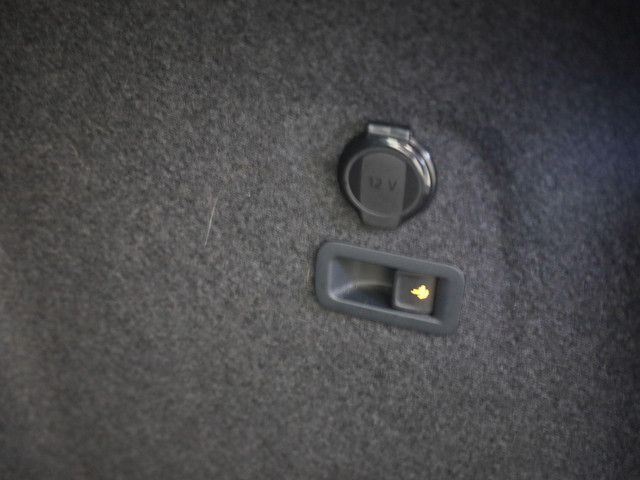 Volkswagen Golf Variant 1.0eTSI 110PK Life DSG · Navigatie · Trekhaak · Apple Android Car Play ·Garantie t m 06-05-2027 of 100.000km