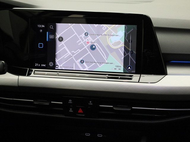 Volkswagen Golf Variant 1.0eTSI 110PK Life DSG · Navigatie · Trekhaak · Apple Android Car Play ·Garantie t m 06-05-2027 of 100.000km