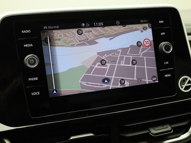 Volkswagen T-Roc 1.5TSI 150PK R-Line DSG · Camera · Navigatie · Apple Android Car Play · Trekhaak · Garantie tot februari 2027