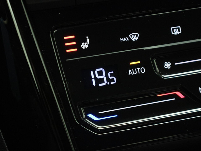 Volkswagen T-Roc 1.5TSI 150PK R-Line DSG · Camera · Navigatie · Apple Android Car Play · Trekhaak · Garantie tot februari 2027