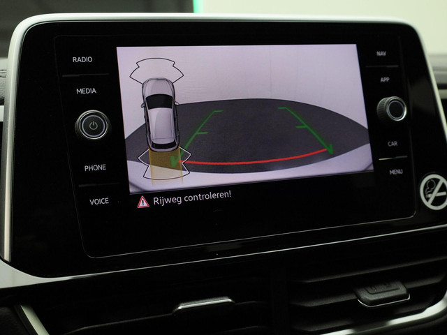 Volkswagen T-Roc 1.5TSI 150PK R-Line DSG · Camera · Navigatie · Apple Android Car Play · Trekhaak · Garantie tot februari 2027
