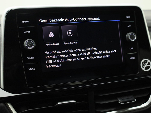 Volkswagen T-Roc 1.5TSI 150PK R-Line DSG · Camera · Navigatie · Apple Android Car Play · Trekhaak · Garantie tot februari 2027