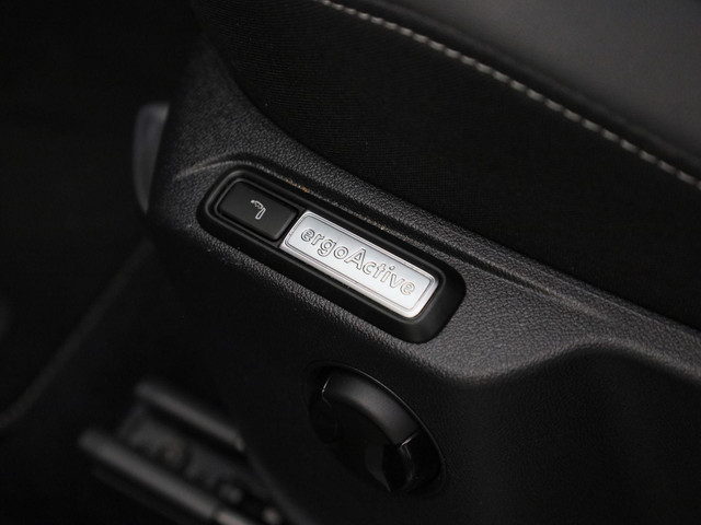 Volkswagen T-Roc 1.5TSI 150PK R-Line DSG · Camera · Navigatie · Apple Android Car Play · Trekhaak · Garantie tot februari 2027