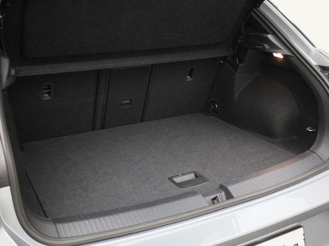 Volkswagen T-Roc 1.5TSI 150PK R-Line DSG · Camera · Navigatie · Apple Android Car Play · Trekhaak · Garantie tot februari 2027