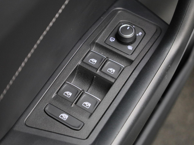 Volkswagen T-Roc 1.5TSI 150PK R-Line DSG · Camera · Navigatie · Apple Android Car Play · Trekhaak · Garantie tot februari 2027