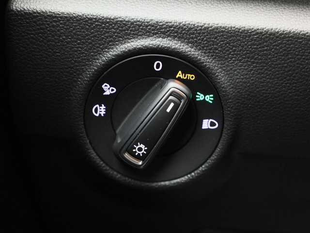 Volkswagen T-Roc 1.5TSI 150PK R-Line DSG · Camera · Navigatie · Apple Android Car Play · Trekhaak · Garantie tot februari 2027