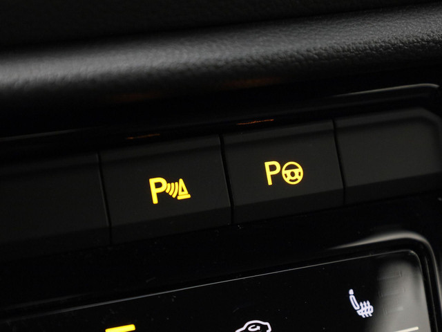 Volkswagen T-Roc 1.5TSI 150PK R-Line DSG · Camera · Navigatie · Apple Android Car Play · Trekhaak · Garantie tot februari 2027