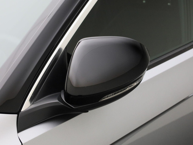 Volkswagen T-Roc 1.5TSI 150PK R-Line DSG · Camera · Navigatie · Apple Android Car Play · Trekhaak · Garantie tot februari 2027