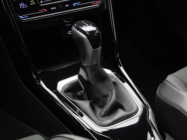 Volkswagen T-Roc 1.5TSI 150PK R-Line DSG · Camera · Navigatie · Apple Android Car Play · Trekhaak · Garantie tot februari 2027