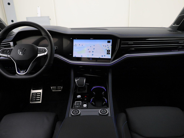 Volkswagen Touareg 3.0 TSieHybrid 340kW 462PK 4MOTION R · Panoramadak · Elek. Trekhaak · 360°Camera · Stoelmassage & ventilatie · Garantie t m 11-0