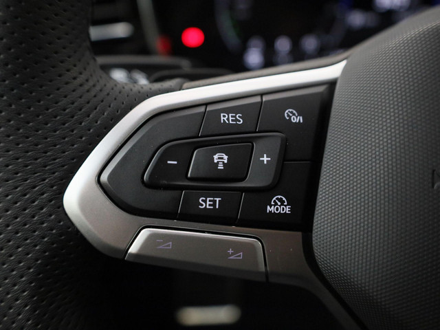 Volkswagen Touareg 3.0 TSieHybrid 340kW 462PK 4MOTION R · Panoramadak · Elek. Trekhaak · 360°Camera · Stoelmassage & ventilatie · Garantie t m 11-0