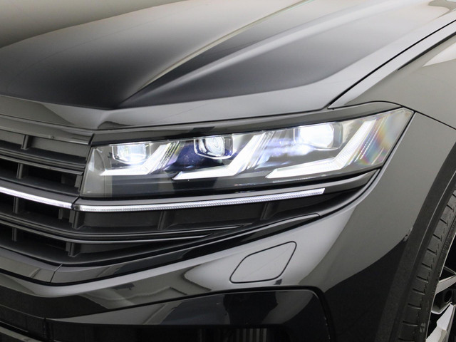 Volkswagen Touareg 3.0 TSieHybrid 340kW 462PK 4MOTION R · Panoramadak · Elek. Trekhaak · 360°Camera · Stoelmassage & ventilatie · Garantie t m 11-0