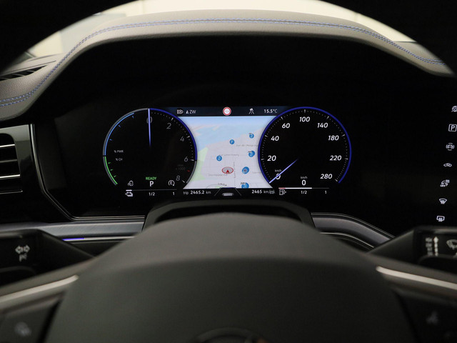 Volkswagen Touareg 3.0 TSieHybrid 340kW 462PK 4MOTION R · Panoramadak · Elek. Trekhaak · 360°Camera · Stoelmassage & ventilatie · Garantie t m 11-0