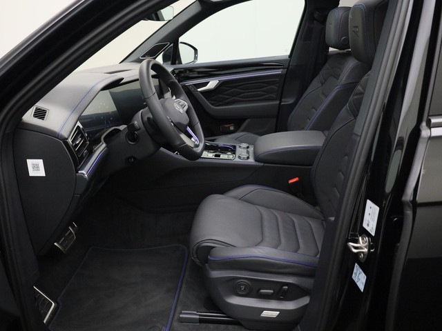 Volkswagen Touareg 3.0 TSieHybrid 340kW 462PK 4MOTION R · Panoramadak · Elek. Trekhaak · 360°Camera · Stoelmassage & ventilatie · Garantie t m 11-0